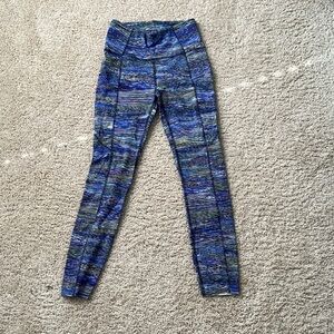 Lululemon blue pattern ankle length legging size 4